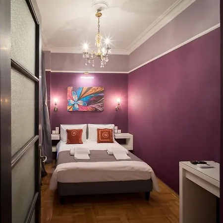 Apartment Victorian Elegance, Athens' Hidden Gem, 6br , 30sec To Metro , Ac , Netflix Athens